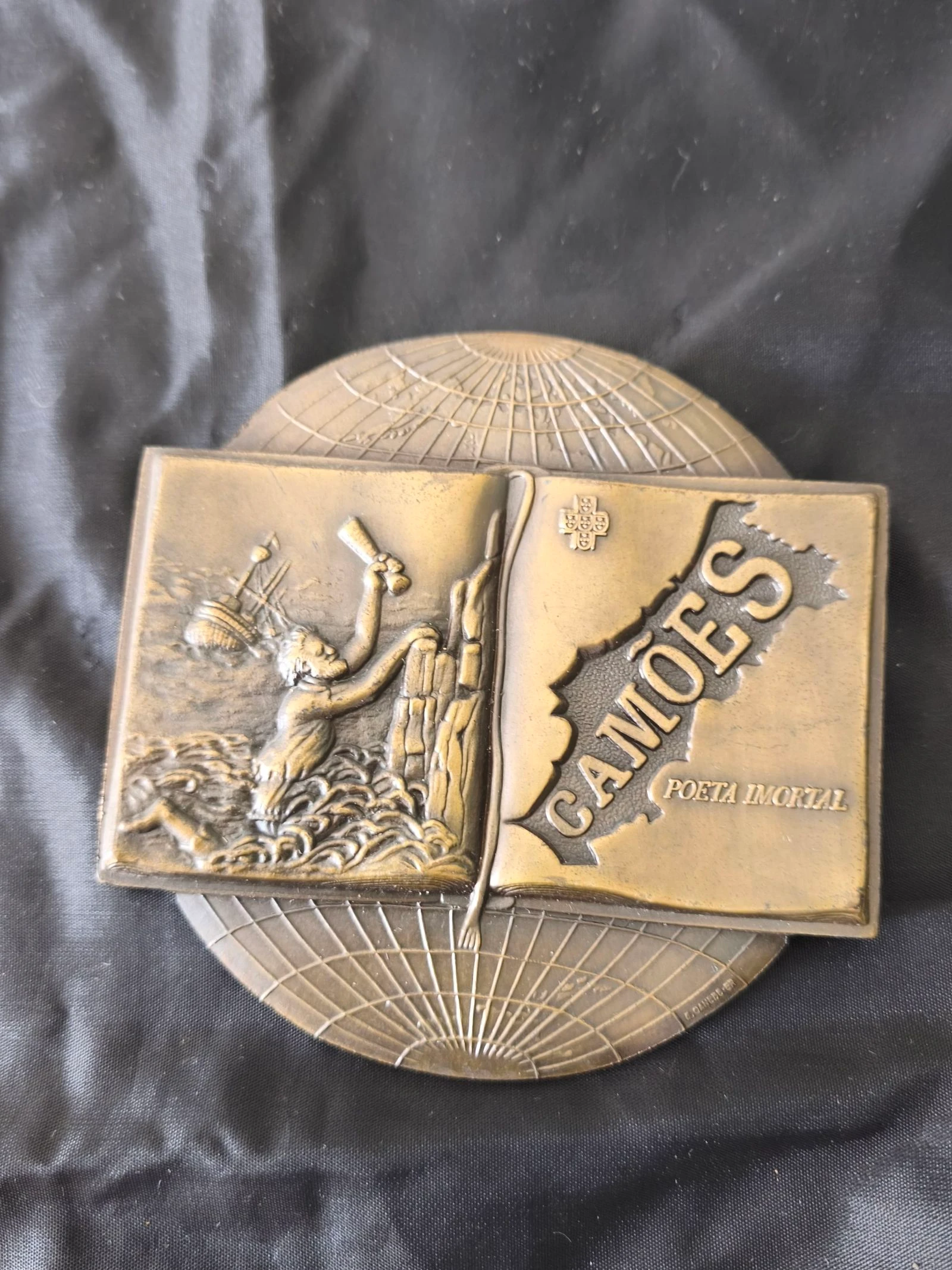 Herdenkingsmedaille ter ere van de 4e eeuw van de dood van Luís de Camões. – photo 2
